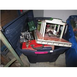 2 Scale model cars & a vintage tin litho house