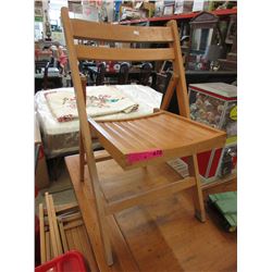 11 Wood folding chairs - used