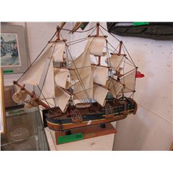 Wood ship model "HMS Endeavour