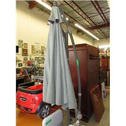 Offset patio umbrella - used