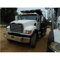 2007 MACK CV713 TRI-AXLE DUMP, VIN/SN:1M2AG11C57M044878 - MACK ENGINE, T310M MACK 10 SPD TRANS, 44K 