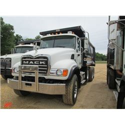 2007 MACK CV713 TRI-AXLE DUMP, VIN/SN:1M2AG11C57M061292 - 427 HP MACK ENGINE, T310M MACK TRANS, 44K 