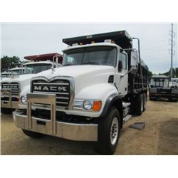 2007 MACK CV713 T/A DUMP, VIN/SN:1M2AG11CX7M061272 - 427 HP MACK ENGINE, T310M 10SPD MACK TRANS, 44K