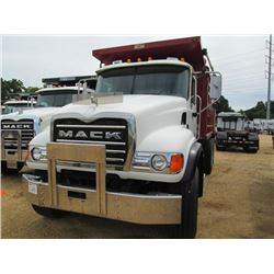 2007 MACK CV713 T/A DUMP, VIN/SN:1M2AG11C07M061281 - 427 HP MACK ENGINE, MACK T310M 10 SPD TRANS, 44