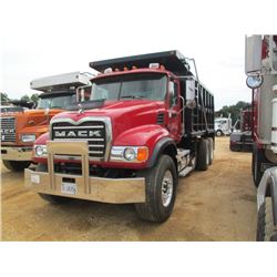 2005 MACK CV713 TRI-AXLE DUMP, VIN/SN:1M2AG11C85M016943 - 400 HP MACK AI400 ENGINE, MACK T310M 10 SP