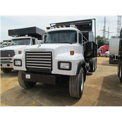 2001 MACK RD690S VIN/SN:1M2P28961M032252 - MACK EM7-275 ENG, 7 SPD TRANS, 16' STEEL DUMP BODY, TARP,