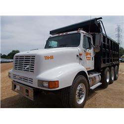 2000 INTERNATIONAL 2674 TRI-AXLE DUMP, VIN/SN:1HTGLAETXYH322045 - CUMMINS ENG, 8LL TRANS, 16' STEEL 