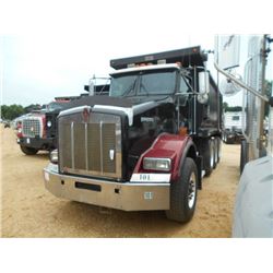 2002 KENWORTH T800 TRI-AXLE DUMP, VIN/SN:888692 - C15 475 HP CAT ENGINE, 8LL TRANS, 46K REARS, ENGIN