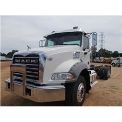 2012 MACK GU813 T/A CAB & CHASSIS, VIN/SN:1M2AX13C8CM015835 - 395 HP MACK MP7 ENGINE, 8LL TRANS, 44K