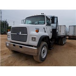 1997 FORD L8000 VIN/SN:1FDZW82E3VVA23002 - FORD DIESEL ENGINE, 8 SPD TRANS, 28' FLATBED BODY, WINCH,