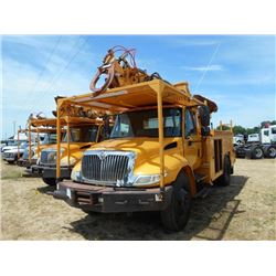 2005 INTERNATIONAL 4300 S/A DIGGER DERRICK, VIN/SN:1HTMMAANX5H146259 - DT466 IHC ENGINE, 6 SPD TRANS