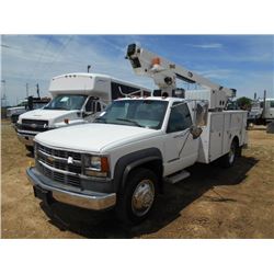 2001 CHEVROLET 3500 HD BUCKET TRUCK, VIN/SN:3GBKC34G91M113411 - V8 GAS ENGINE, A/T, SERVICE BODY, CO
