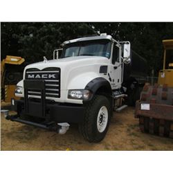 2013 MACK GU433 T/A WATER TRUCK, VIN/SN:1M2AX32C6DM010079 - 345HP CUMMINS ISL9 ENGINE, 8LL TRANS, 40