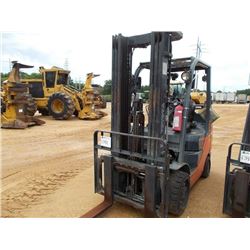 TOYOTA 8FGCU30 FORKLIFT, VIN/SN:15043 - LP GAS POWER, 3 STAGE MAST, CANOPY, METER READING 2,983 HOUR