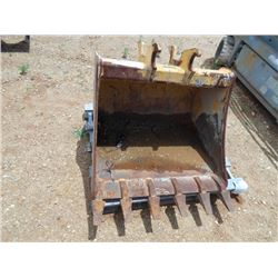 JOHN DEERE 36" BUCKET W/ TEETH - FITS JOHN DEERE MINI EXCAVATOR