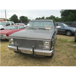 1986 GMC SIERRA CLASSIC 1500 TRUCK, VIN/SN:1GTDC14HXGF711680 - V-8 AUTO, NEW SEAT COVER, NEW HEADLIN