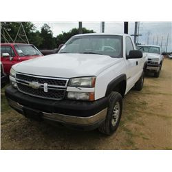 2005 CHEVROLET 2500 HD PICKUP, VIN/SN:1GCHC24U35E192723 - GAS ENGINE, A/T, LONG BED, ODOMETER READIN