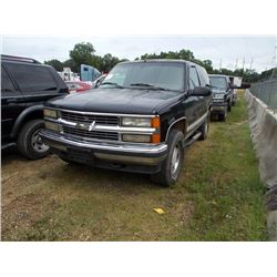 1996 CHEVROLET 4X4 TAHOE, VIN/SN:3GNEK18R3TG142164 - V8 GAS ENG, A/T, ODOMETER READING 275,202 MILES
