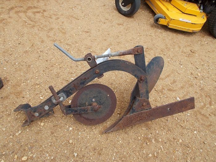 SINGLE ROW BOTTOM PLOW J.M. Wood Auction Company, Inc.