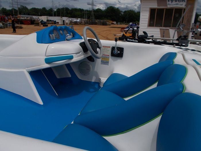 SEA RAY Z16 FIBERGLASS JET BOAT, 5 PASSENGER, GALVONIZED S/A TRAILER