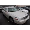 Image 2 : 2006 LINCOLN TOWNCAR SIGNATURE LIMITED, 4 DOOR SEDAN, BEIGE, VIN # 1LNHM82W26Y637842