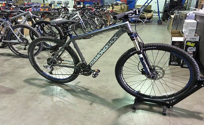 Diamondback Axis R DIAMONDBACK AXIS SPORT 24 SPEED MOUNTAIN BIKE GREY AND BLUE WITH FRONT ...