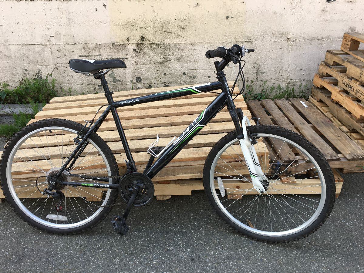 SLANT APOLLO 18 SPEED MOUNTAIN BIKE BLACK, GREEN & WHITE WITH FRONT SHOCKS