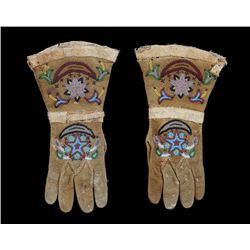 Pair of Plateau Beaded Gloves with Floral Design ca. 1900 Size Medium  Good Condition
