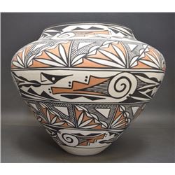 ACOMA POTTERY OLLA (VICTORINO)
