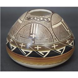NAVAJO CERAMIC VASE