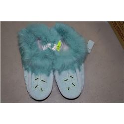 PAIR OF LADIES TURQUOISE MOCCASINS - SIZE 6