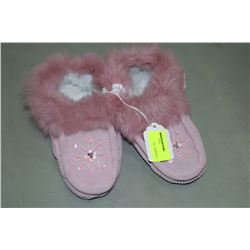 PAIR OF LADIES PINK MOCCASINS - SIZE 6