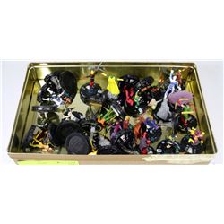 FLAT OF 31 PCS MARVEL DC HERO CLIX