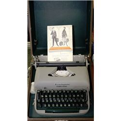 1940'S REMINGTON TRAVEL-RITER TYPEWRITER