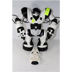 ELECTRONIC ROBOT WITH REMOTE