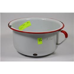 CHAMBER POT