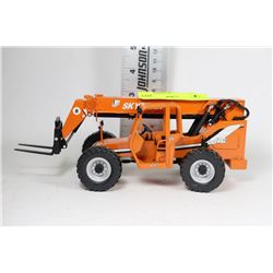 DIE CAST MODEL #8042 JLG SKYTRACK MANLIFT