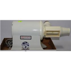 "THE CHAMPION" WORLDS BEST JUICER