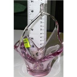 ART GLASS BASKET 8"H