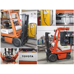 TOYOTA 3000LB ELECTRIC FORKLIFT -NEW BATTERIES