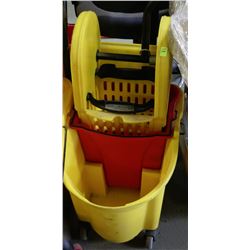 RUBBERMAID MOP BUCKET & WRINGER