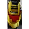 Image 1 : RUBBERMAID MOP BUCKET & WRINGER