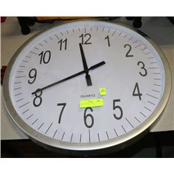 LARGE QUARTZ CLOCK