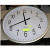 Image 1 : LARGE QUARTZ CLOCK
