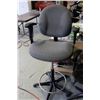 Image 1 : GREY OFFICE CHAIR