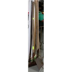 BUNDLE OF TOOLS WITH SQUEEGEE, SHOVEL, ETC