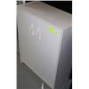 Image 1 : WHITE 2 DOOR CABINET
