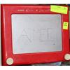 Image 1 : ETCH-A-SKETCH