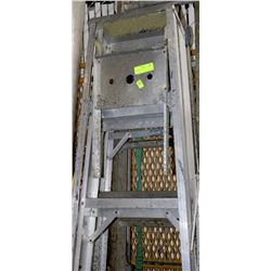 2 FOLDING LADDERS