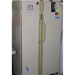 AMANA SIDE BY SIDE FRIDGE